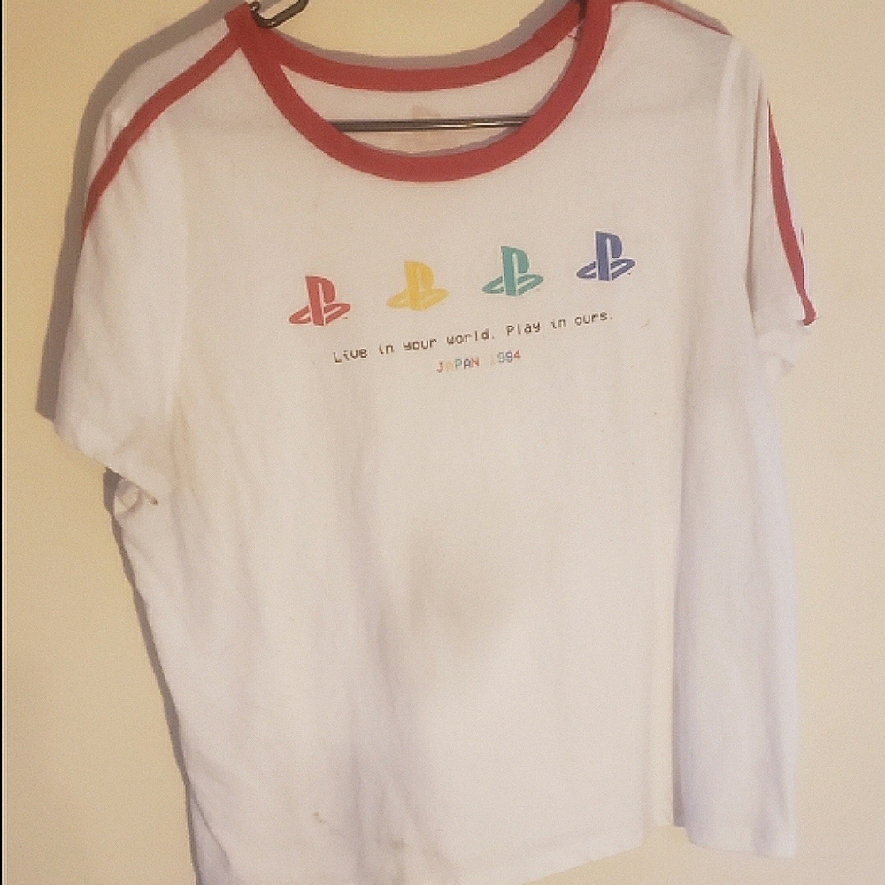 Clean Playstation t-shirt